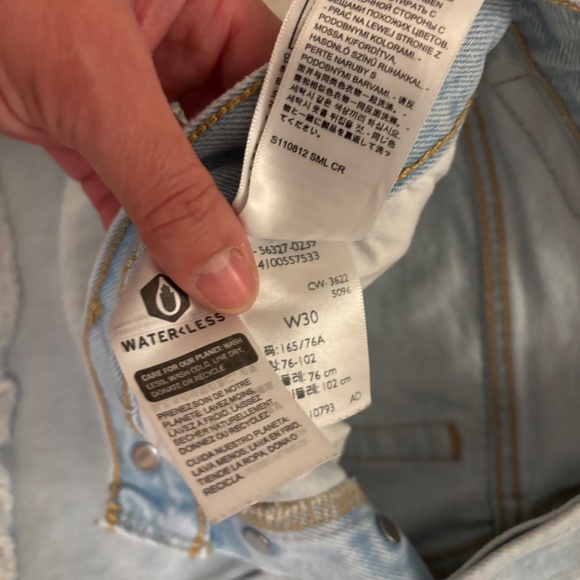 Levi’s shorts size 30 light wash - Picture 3 of 4